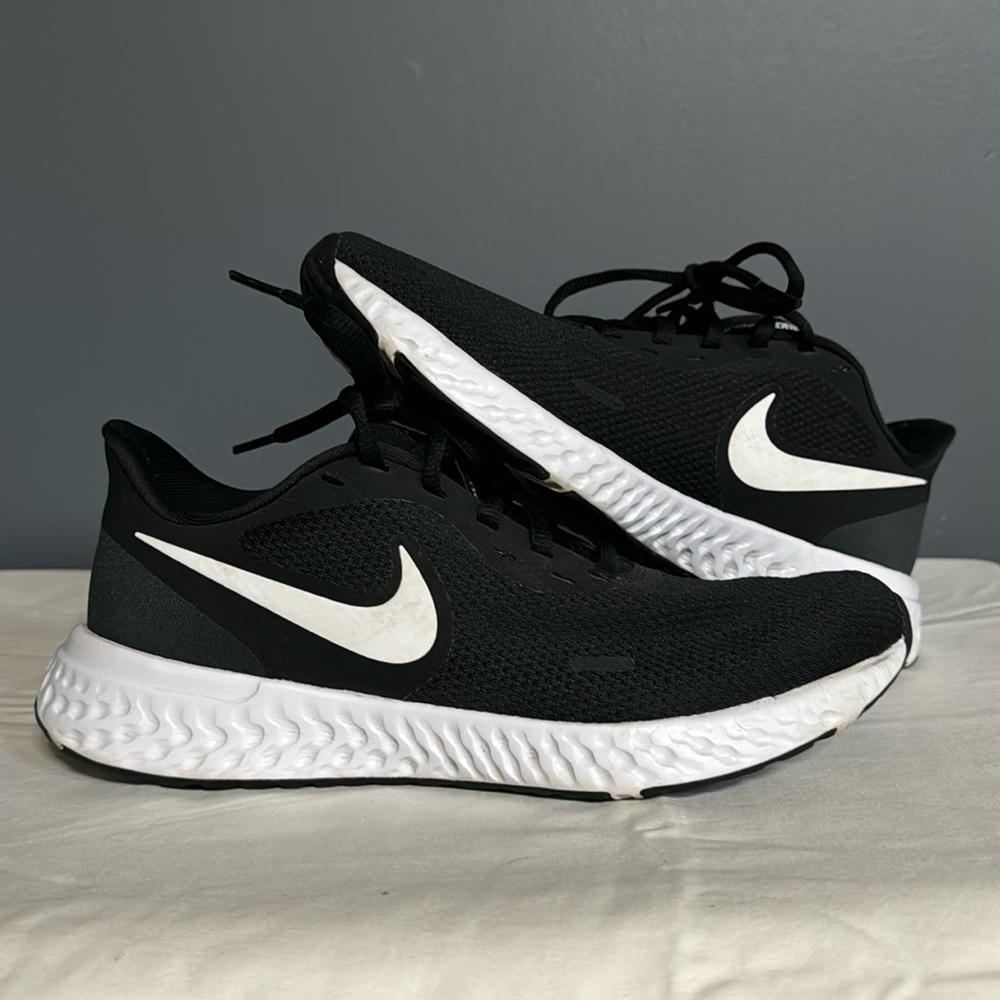 EUC Women’s Nike Running Sneakers size 8.5w